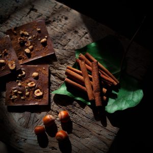 Cioccolato al latte, nocciola e cannella - immagine 2