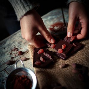 Cioccolato fondente al 70% monorigine Perù e fragole - immagine 3